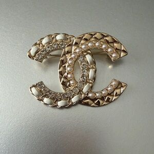 Gold and White Pearl Brooch